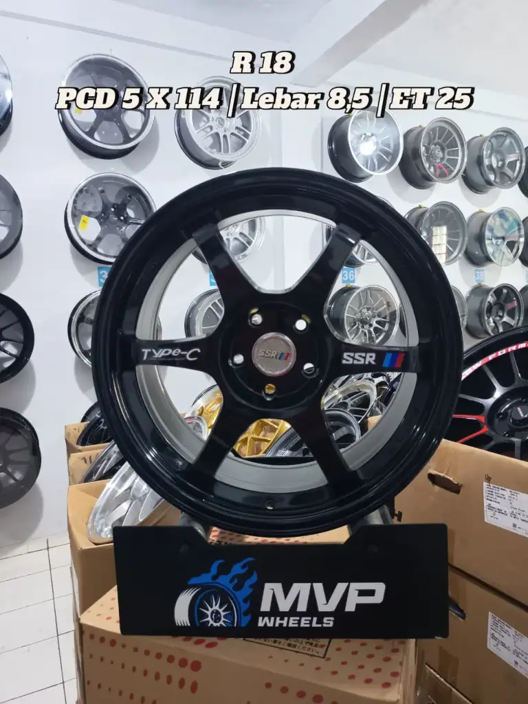 SSR Type C R18 Black  Glossy - Pcd 5x114 - RH Performance