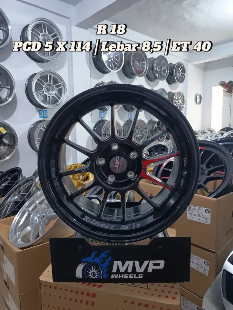 Venom R18 Black - Pcd 5x114 - JF Luxury