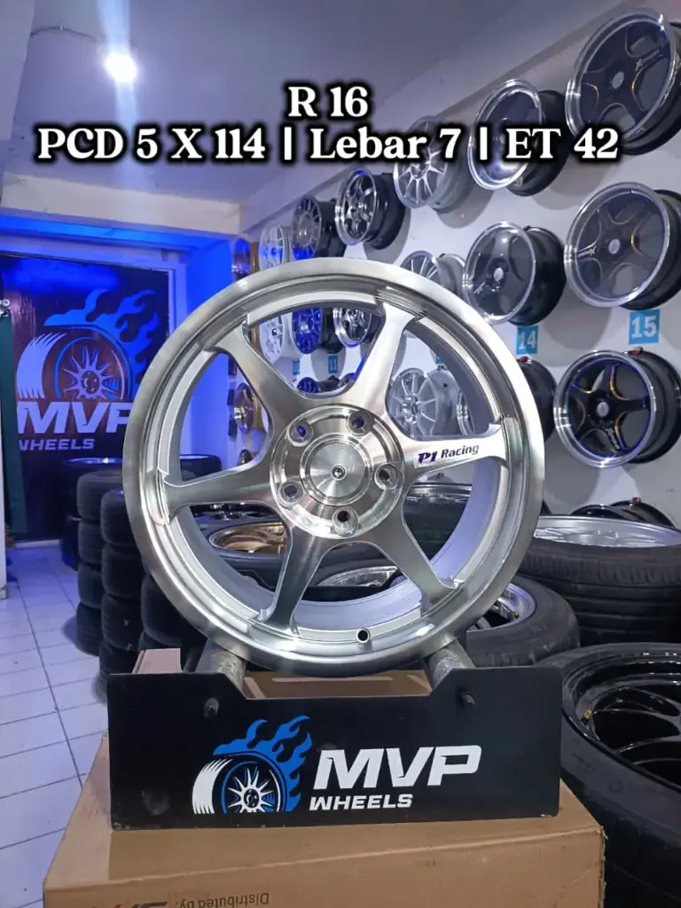 P1 R16 Polish - Pcd 5x114 - Rays Club