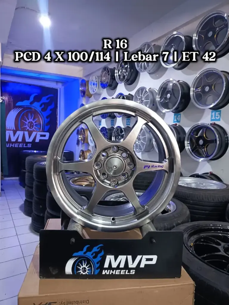 P1 R16 Hyper Black - Pcd 4x100/114 - Rays Club
