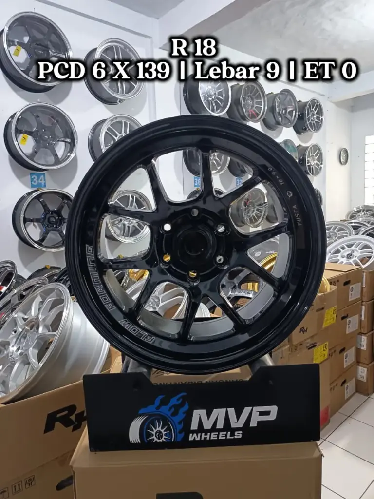 Venom 6 R18 Black - PCD 6x139 - Yusta Racing