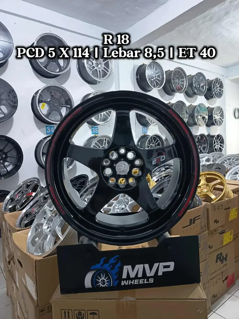 Evo Regamaster R18 Black Glossy - PCD 5X114 