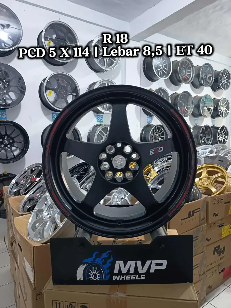 Evo Regamaster R18 Black Satin - PCD 5X114