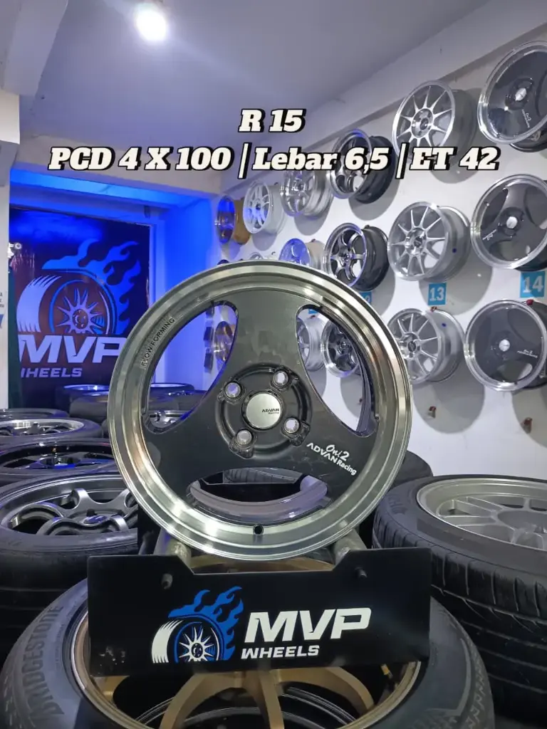 ADVAN RACING ONI-ONI R15 - PCD 4X100 - Grey Lips Polish