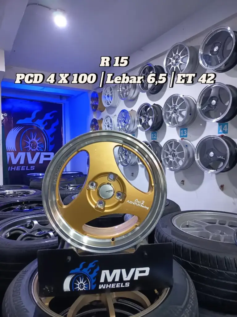 Advan racing oni-oni R15 - Pcd 4x100 - Gold Lips Polish