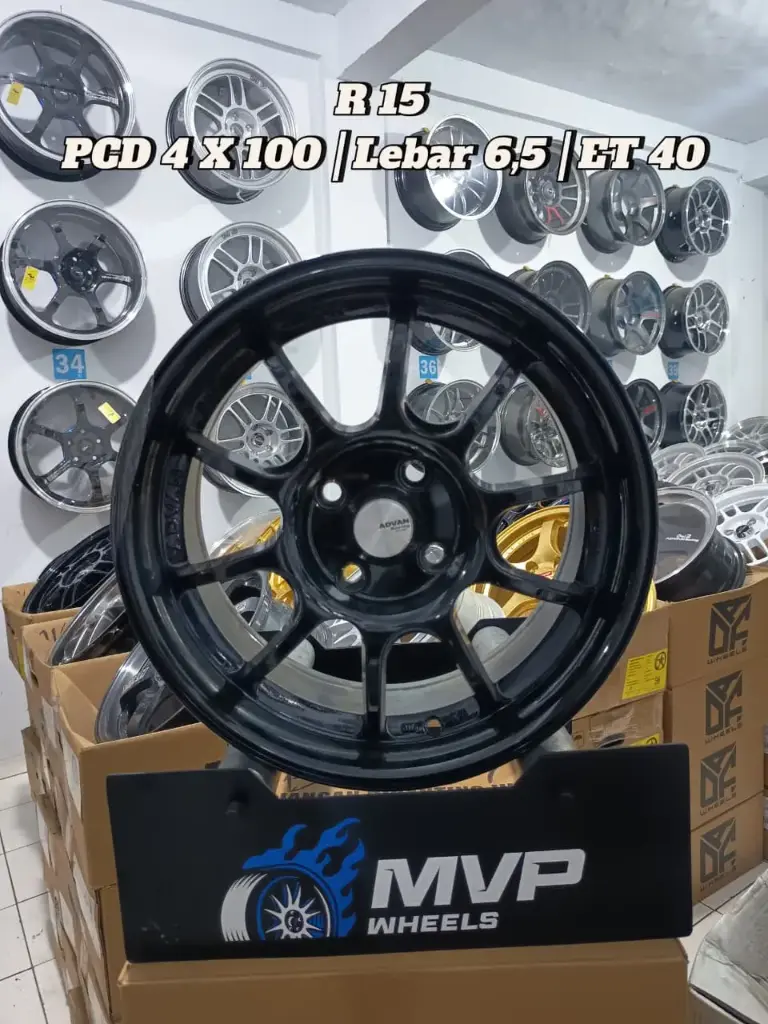 Advan Racing R15 Black - Pcd 4x100 - JF Luxury