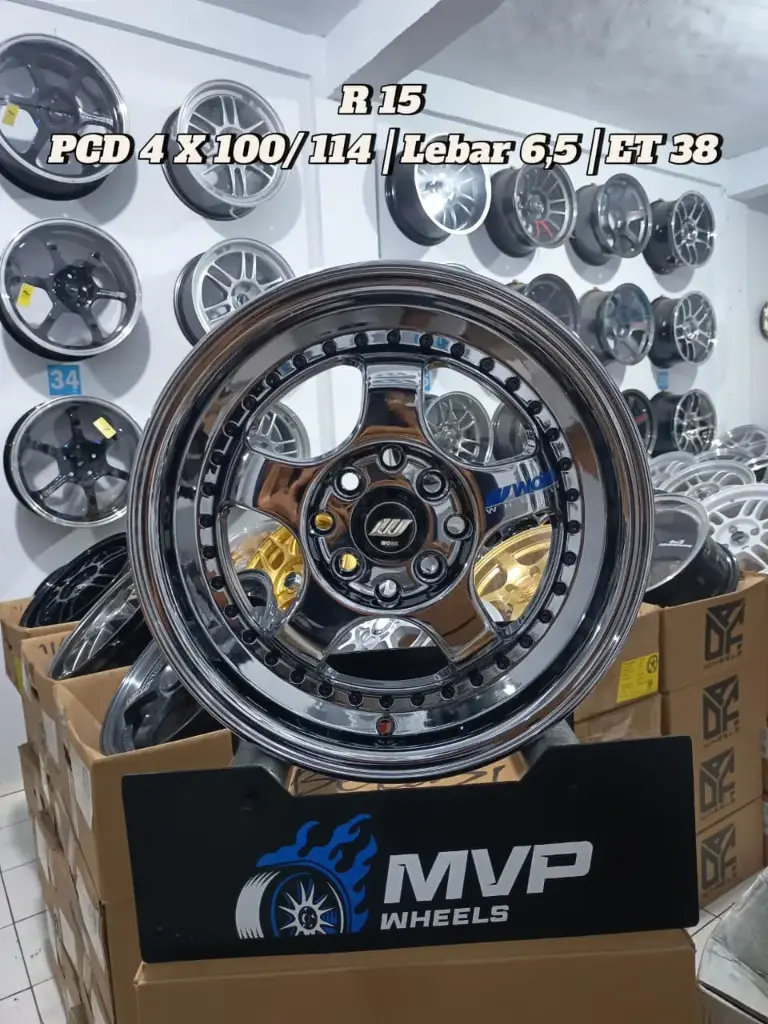 WORK MISTER (WM) R15 Black Chrome - Pcd 4x100/114 