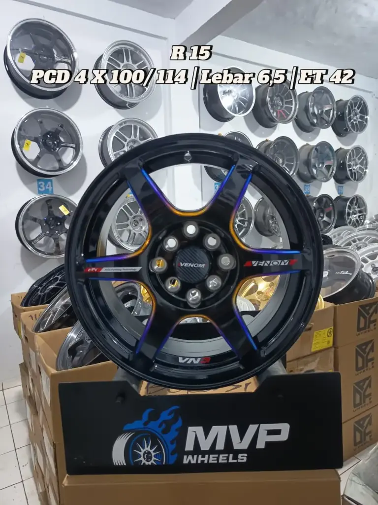 Venom 3 R15 Black Rainbow - Pcd 4x100/114 - RH Performance