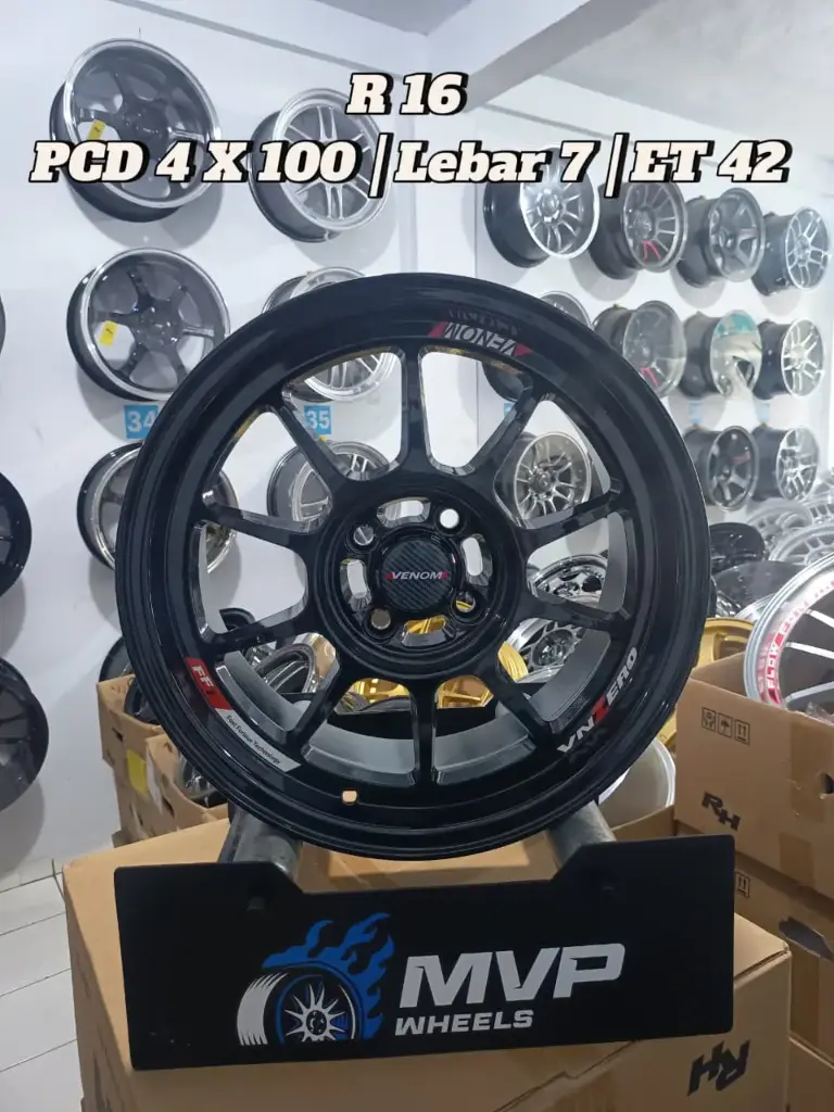 Venom R16 Black - Pcd 4x100 - RH Performance