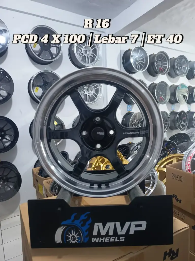 Advan RGD2 R16 Black Lips Polish - Pcd 4x100 - JF Luxury