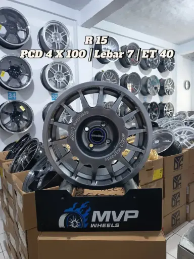 SPEEDLINE R15 - Pcd 4x100 - Hyper Black